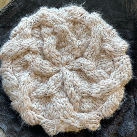 Urban Outfitter’s Winter Hat - Picture 1 of 8